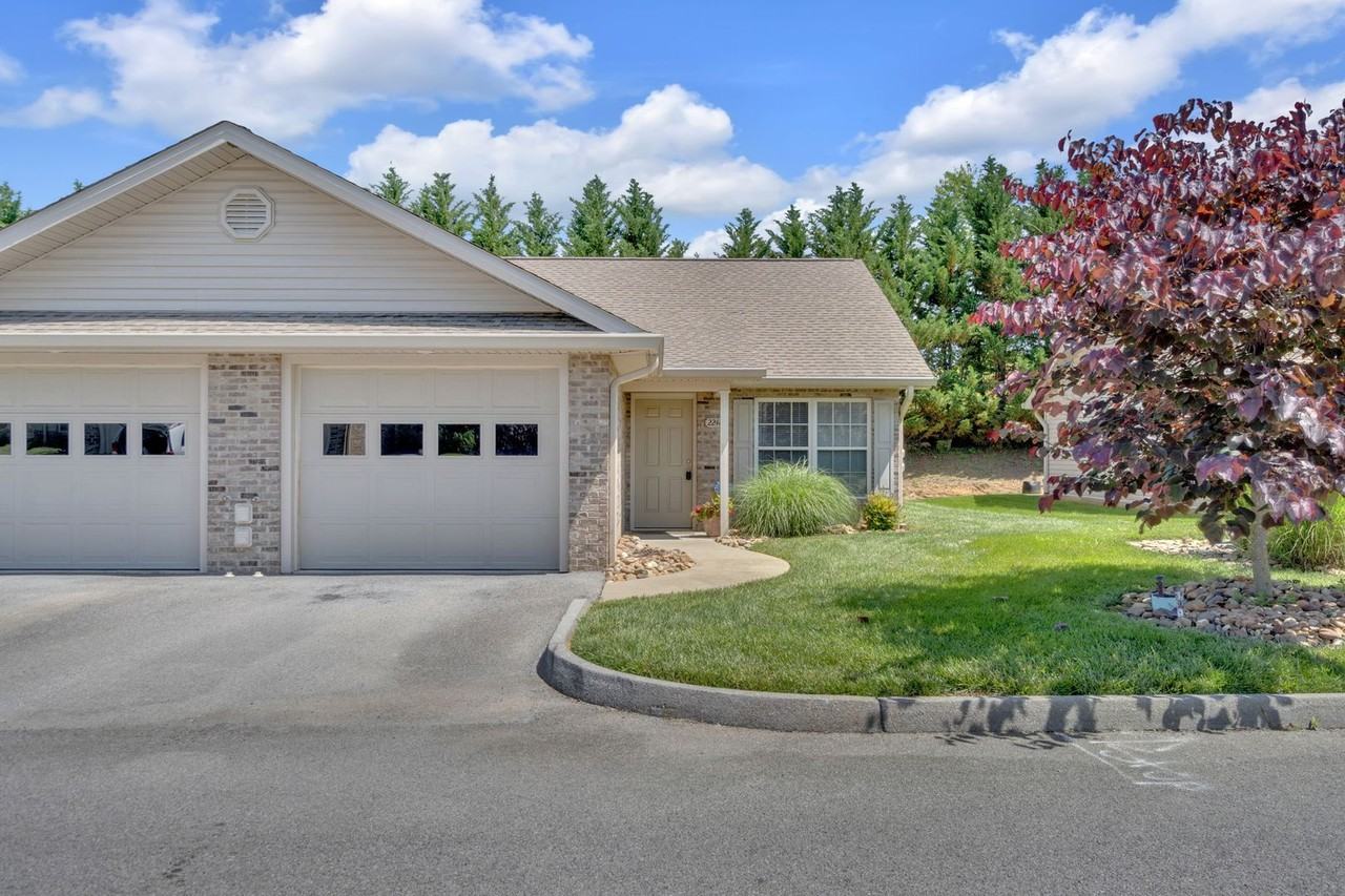 Suncrest Village - Photo 5 of 39