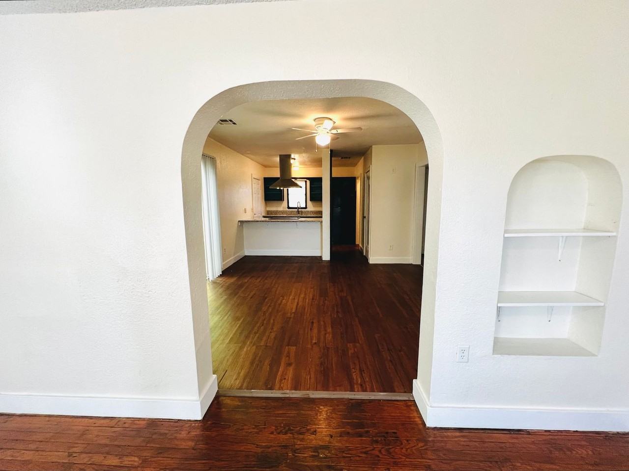 1801 Nw 28th St - Photo 3 of 17
