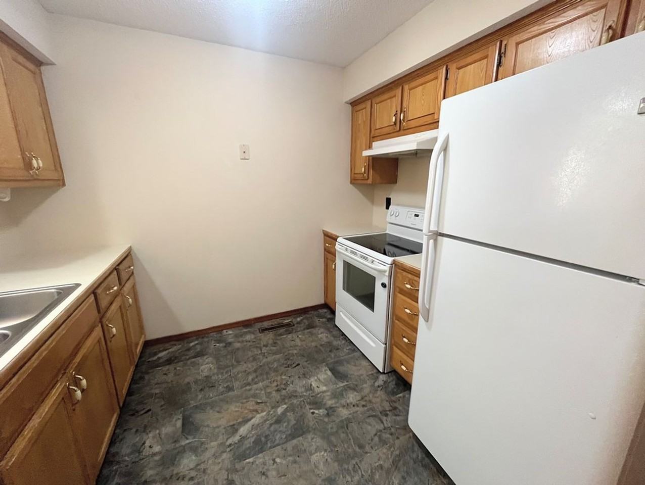 1425 W Rainey St - Photo 4 of 10