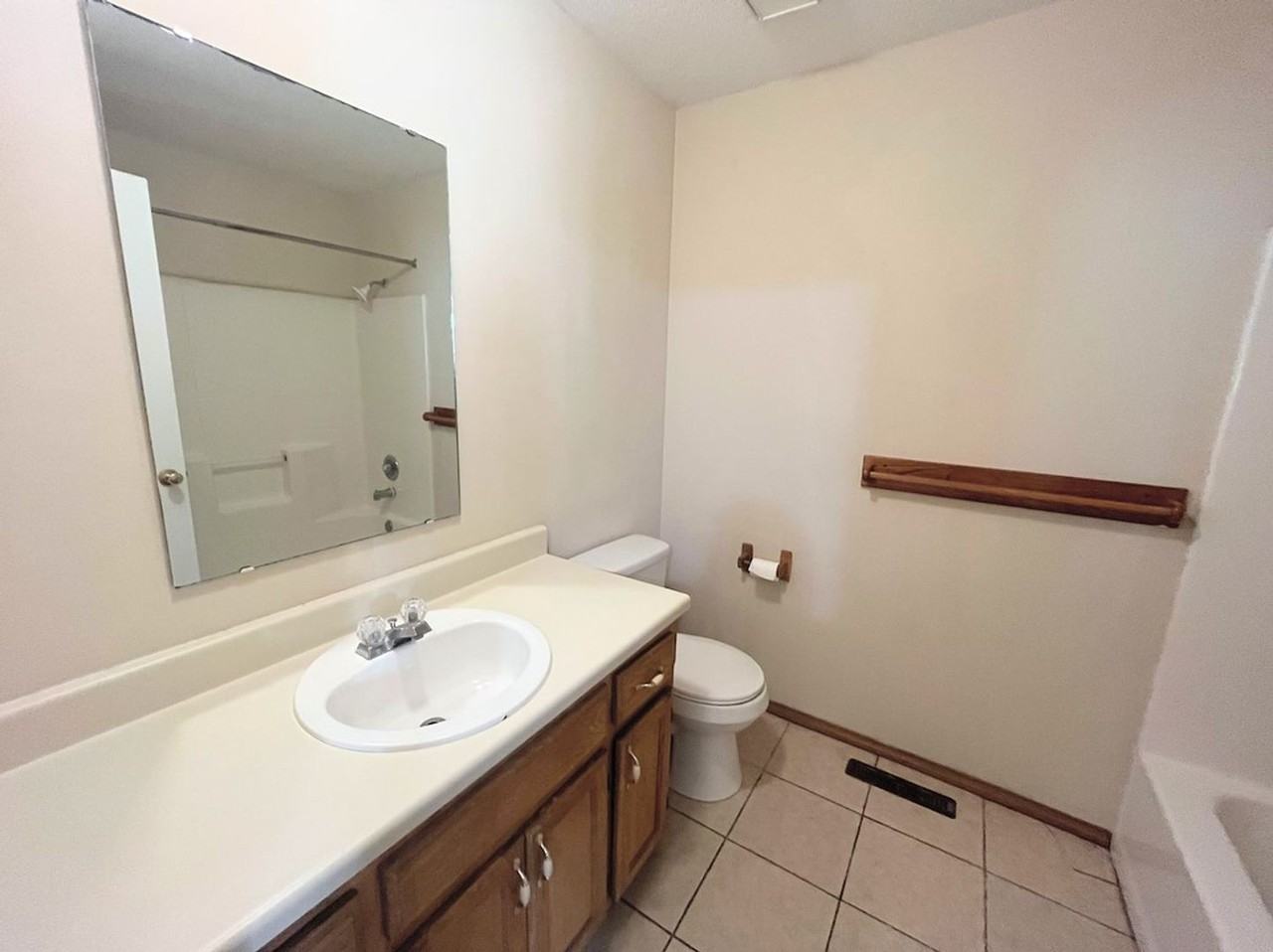 1425 W Rainey St - Photo 7 of 10