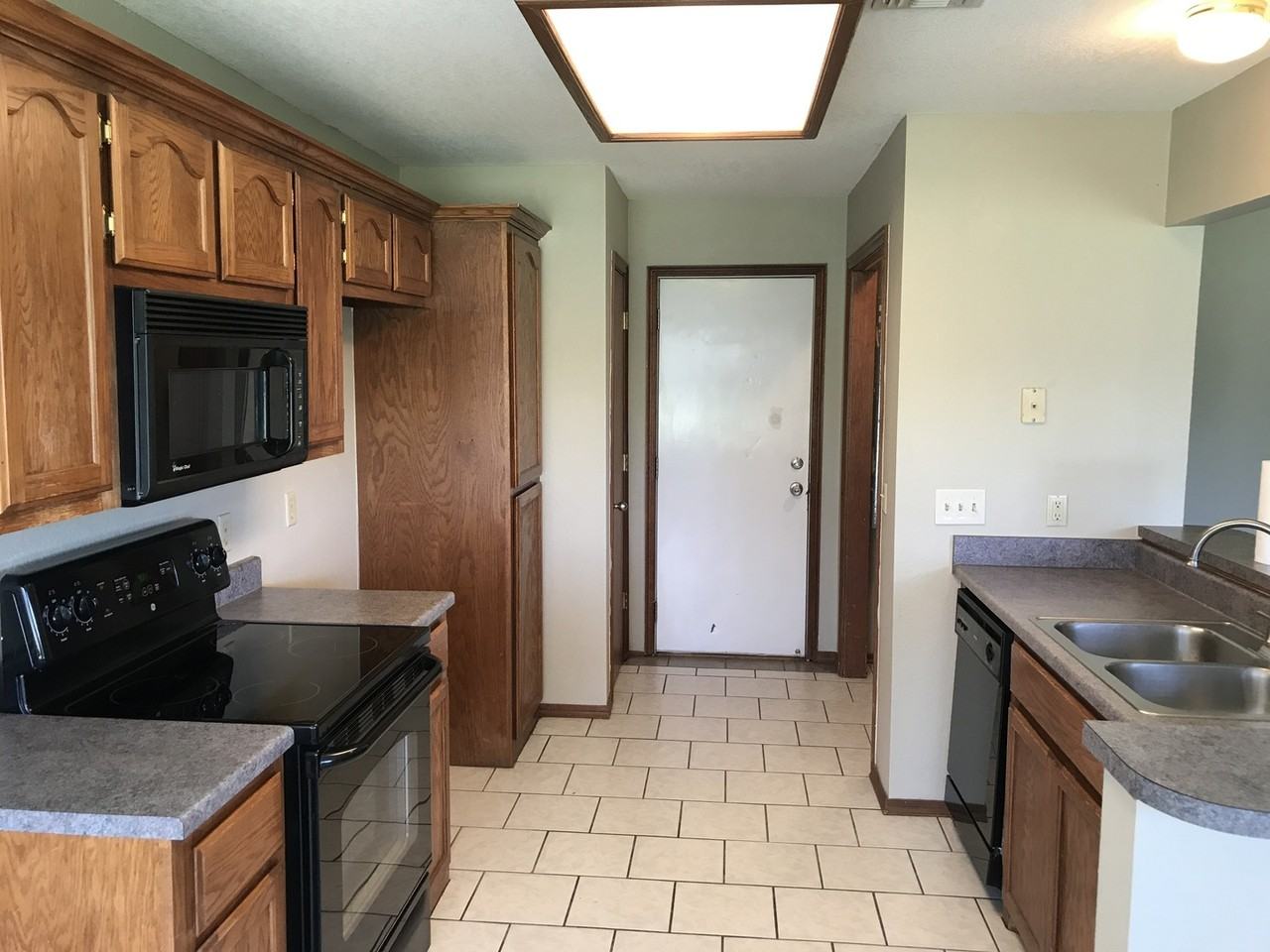 712 Ne 19th Ter - Photo 2 of 15