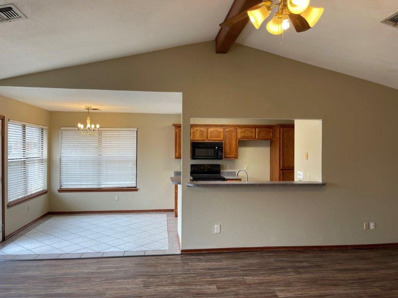 712 Ne 19th Ter - Photo 3 of 15