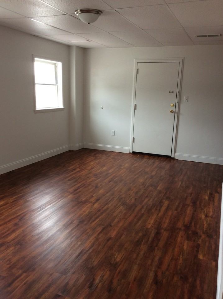 1040 W Princess St #5 - Photo 3 of 9