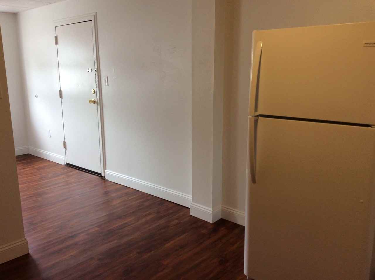 1040 W Princess St #5 - Photo 5 of 9