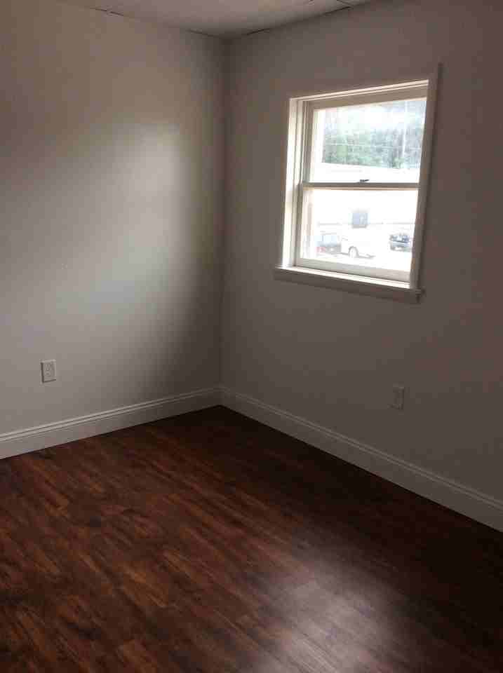 1040 W Princess St #5 - Photo 7 of 9