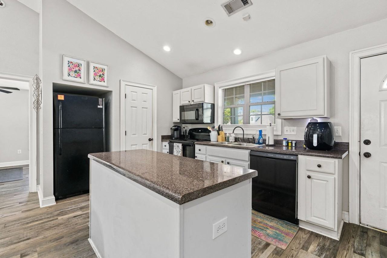 802 W Longleaf Dr #1 - Photo 4 of 15