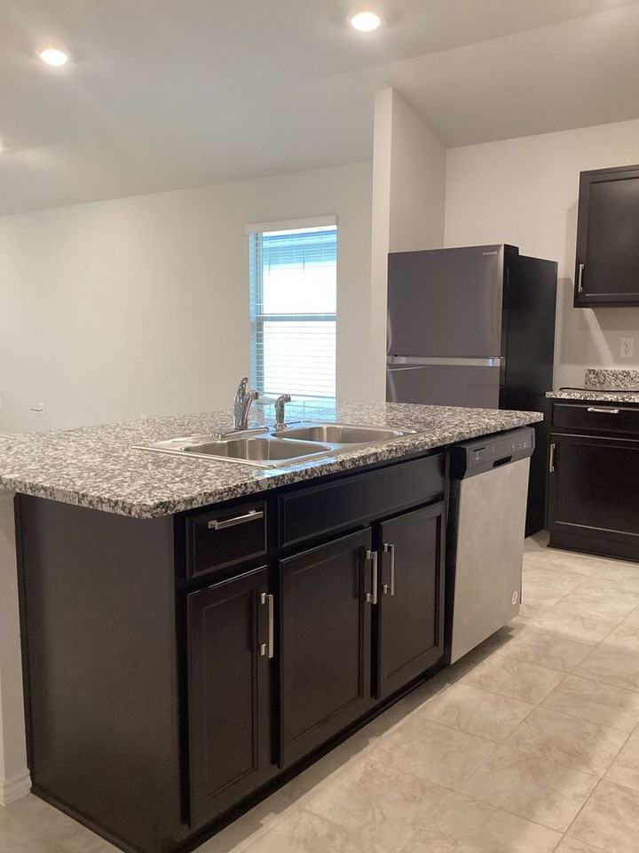 9511 Falme Ln - Photo 3 of 22