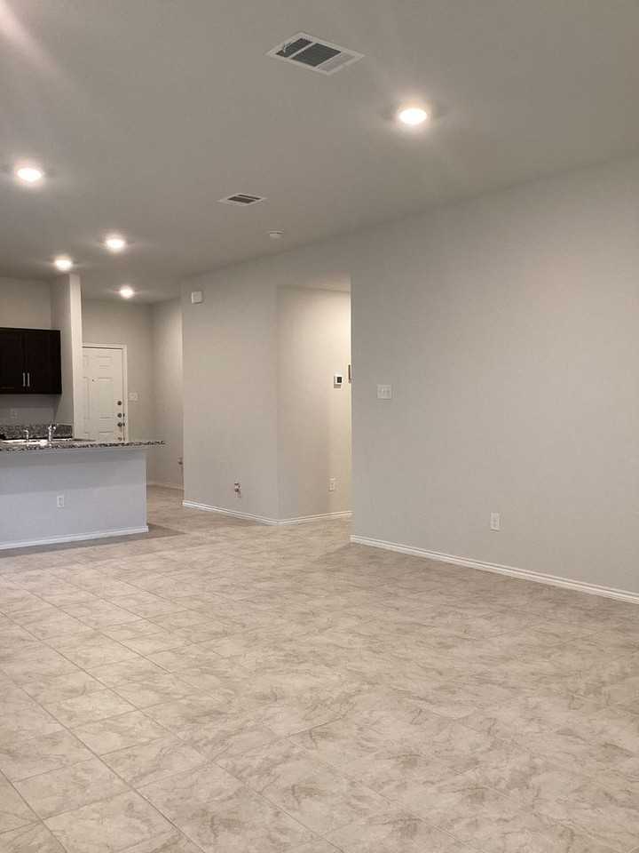 9511 Falme Ln - Photo 5 of 22