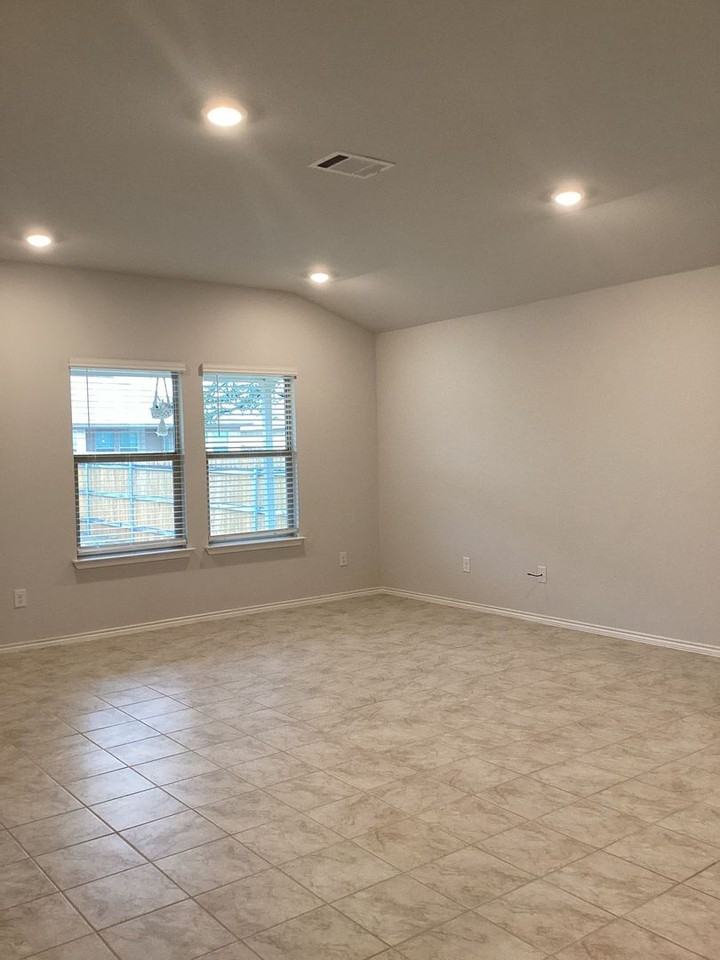 9511 Falme Ln - Photo 6 of 22