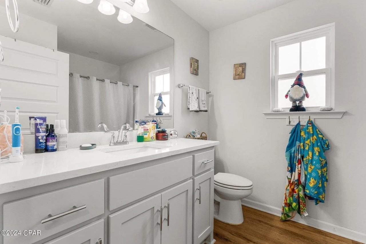 411 Raven Ln - Photo 2 of 13