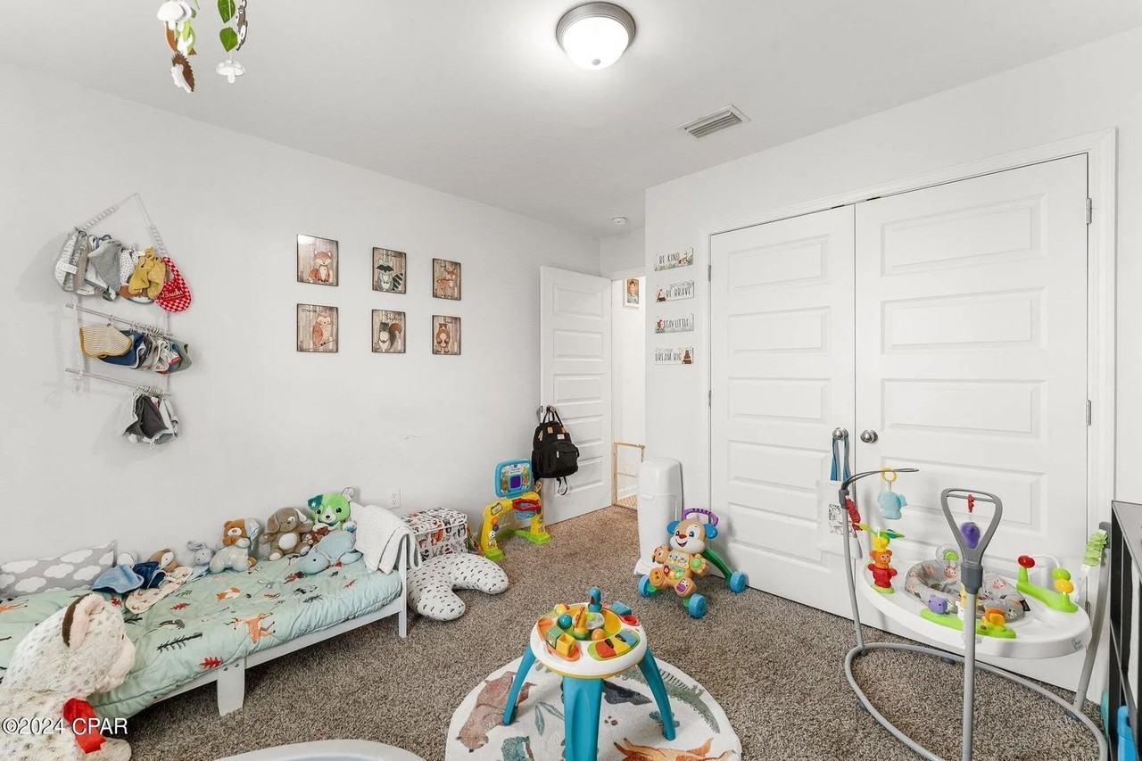 411 Raven Ln - Photo 3 of 13