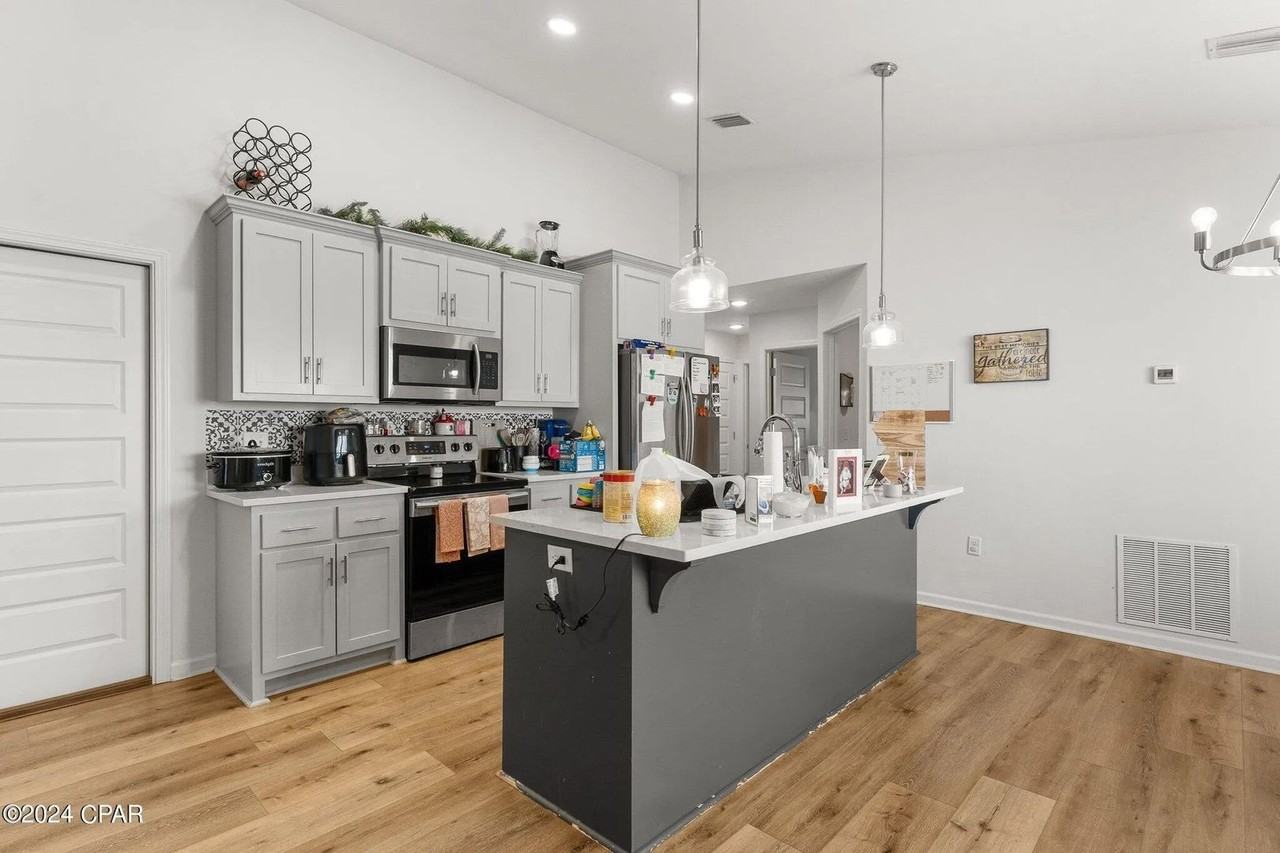 411 Raven Ln - Photo 5 of 13