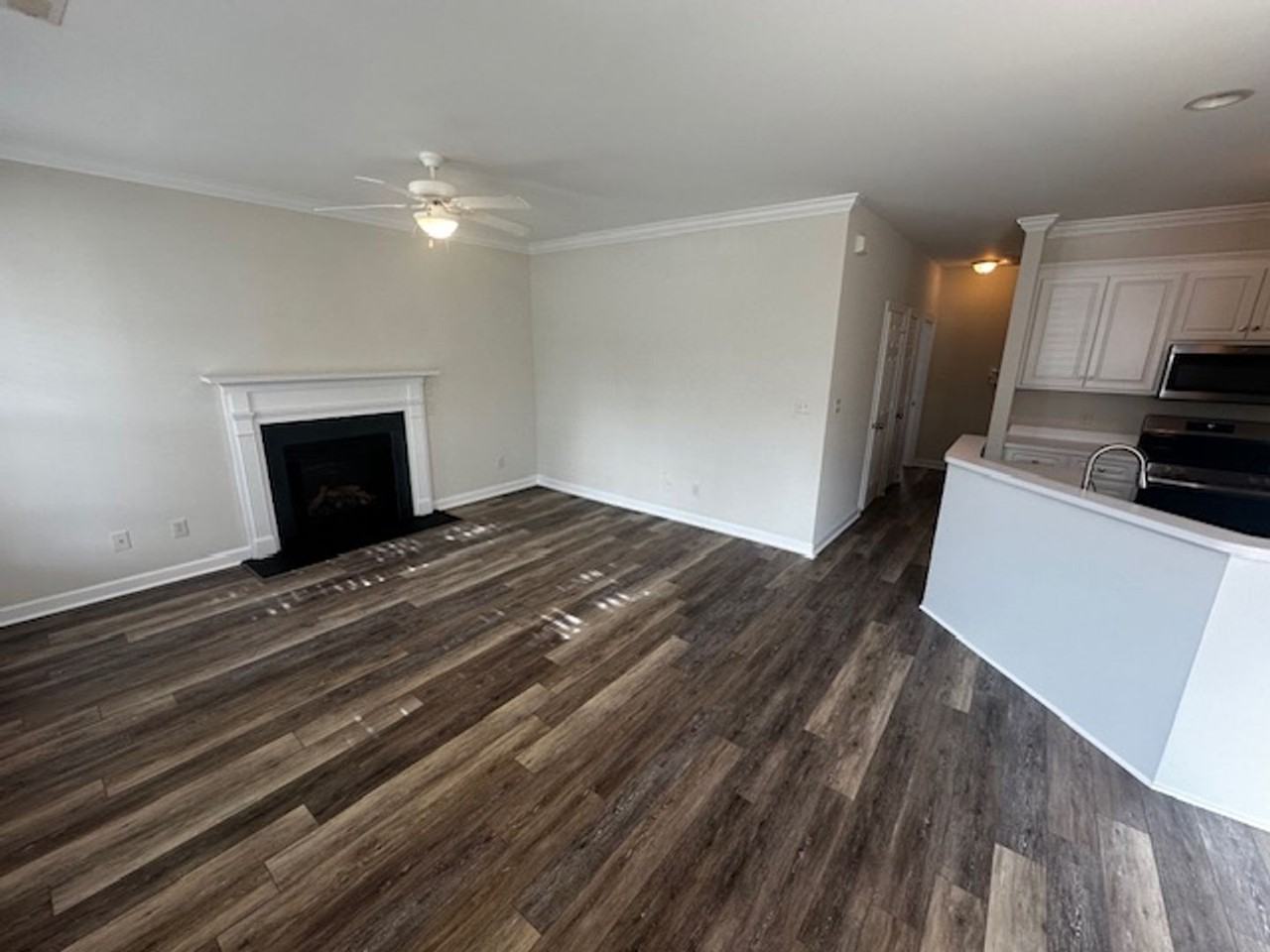 1730 Hunterbrook Ln - Photo 2 of 12