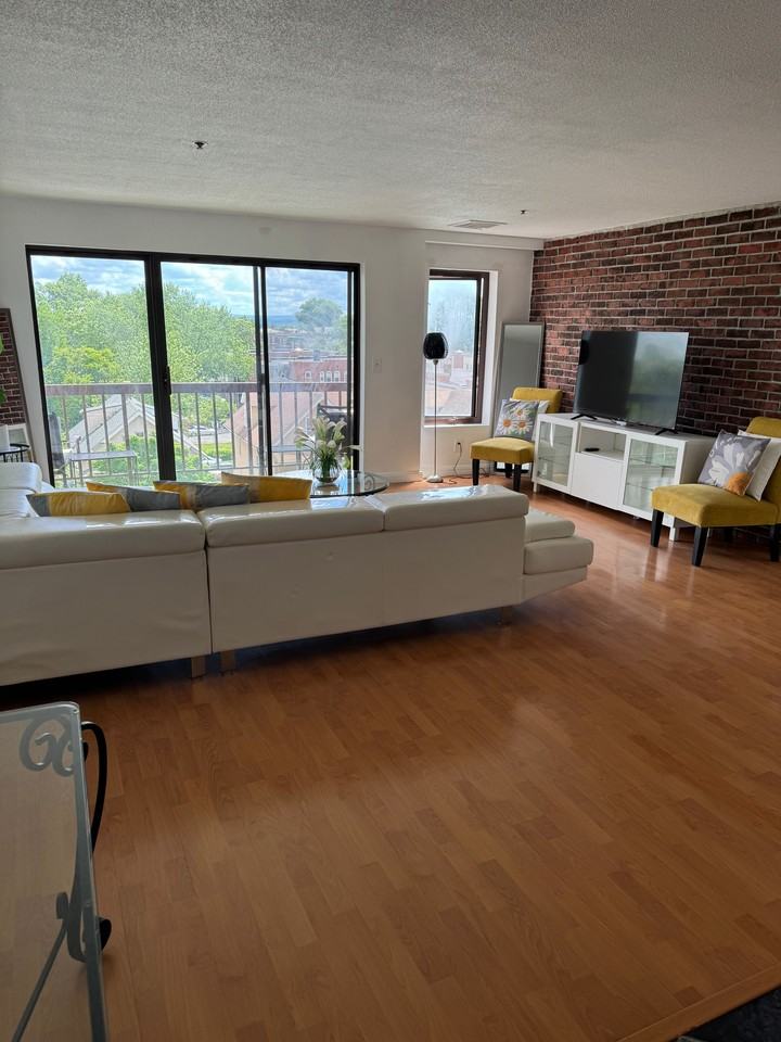 217 Franklin Ave #501 - Photo 2 of 18