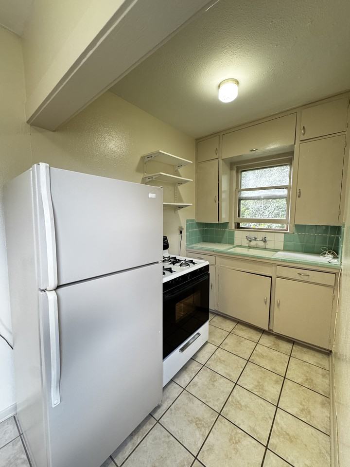 125 Adams St #5 - Photo 4 of 17