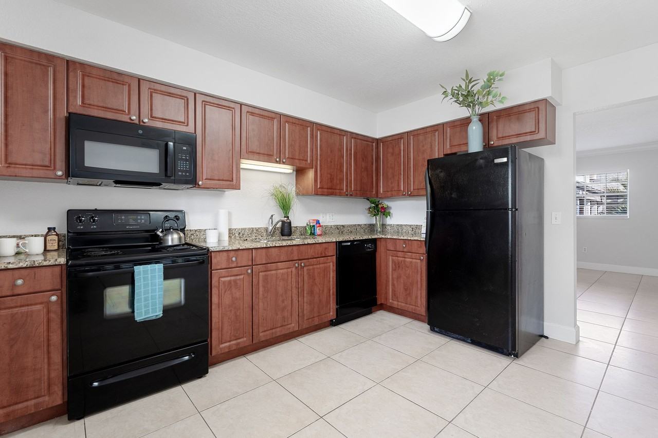 3215 W Swann Ave #25 - Photo 3 of 15