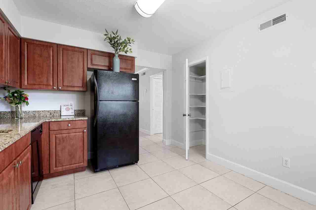 3215 W Swann Ave #25 - Photo 5 of 15