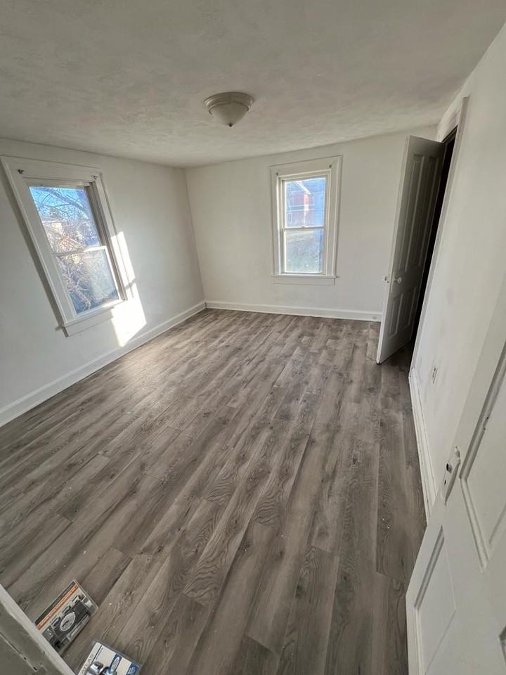 126 Benton St N #126-1-2 - Photo 5 of 11