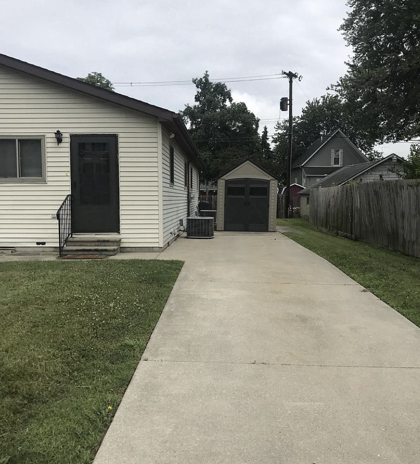 813 Cedar St - Photo 2 of 11