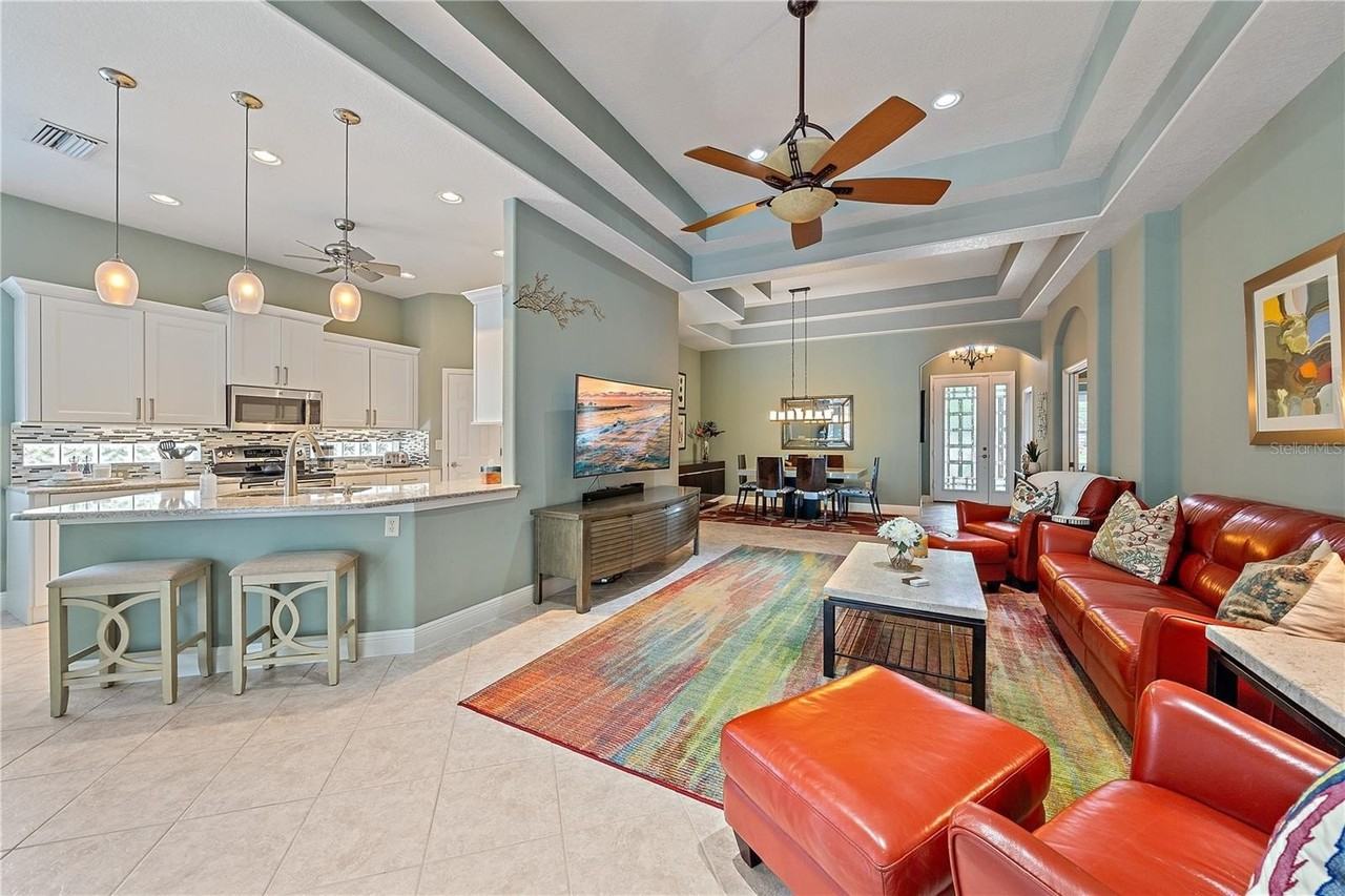 354 Melrose Ct - Photo 7 of 50