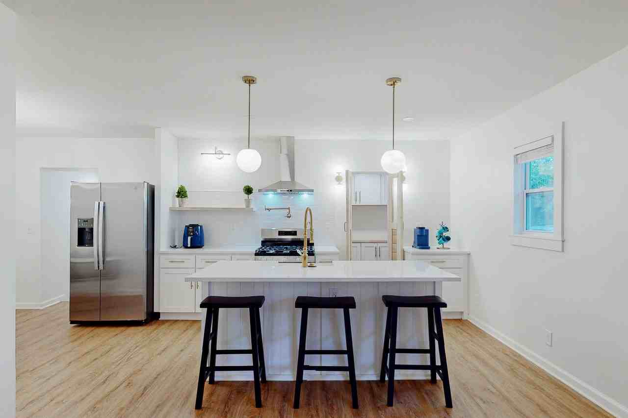 Valencia Rd - Photo 3 of 11