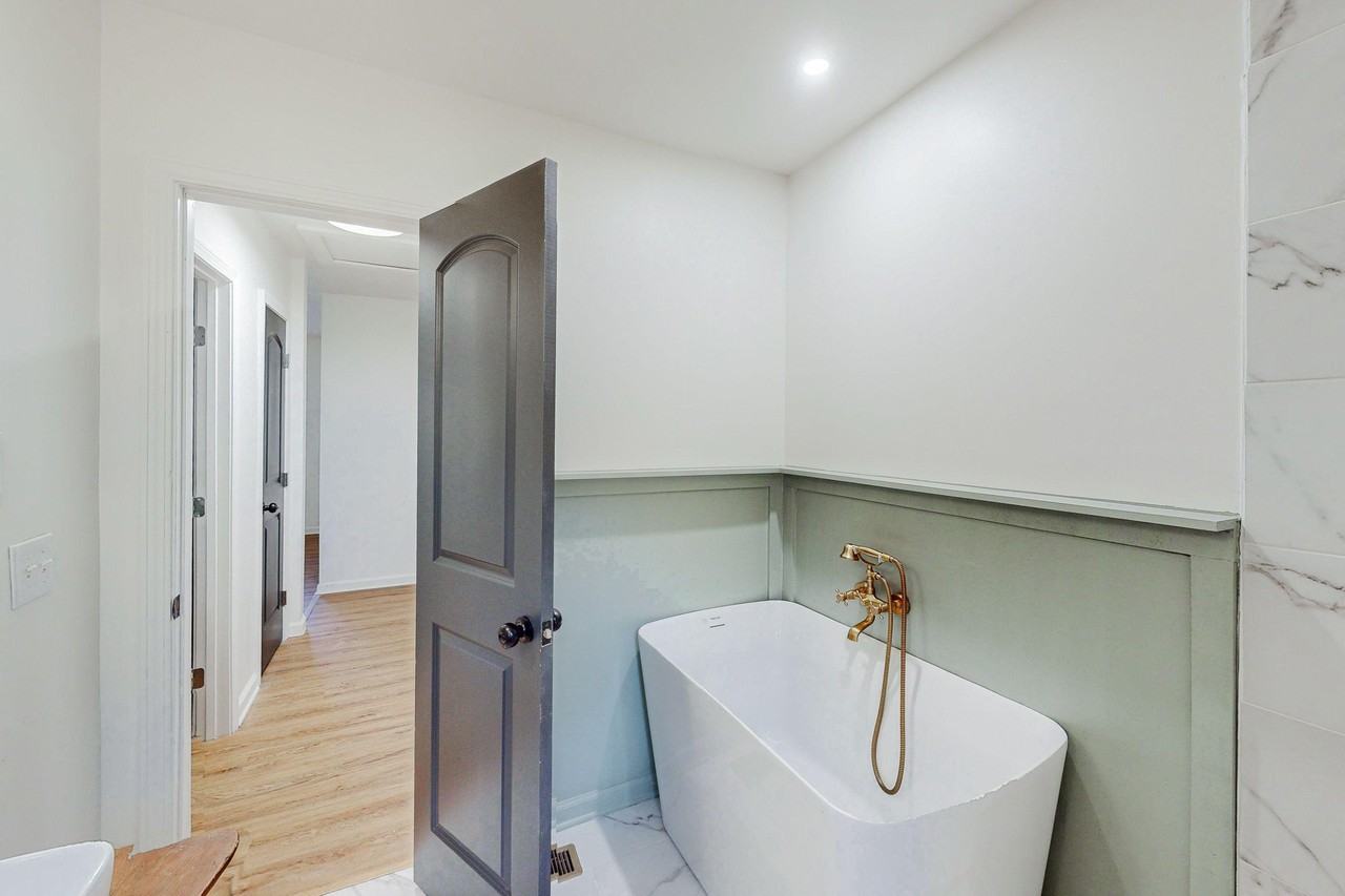 Valencia Rd - Photo 4 of 11