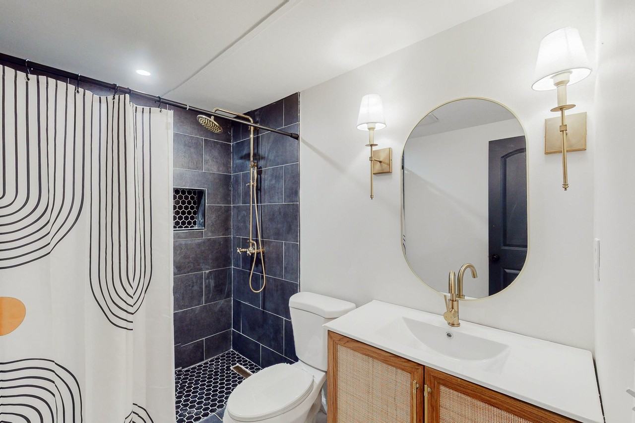 Valencia Rd - Photo 7 of 11