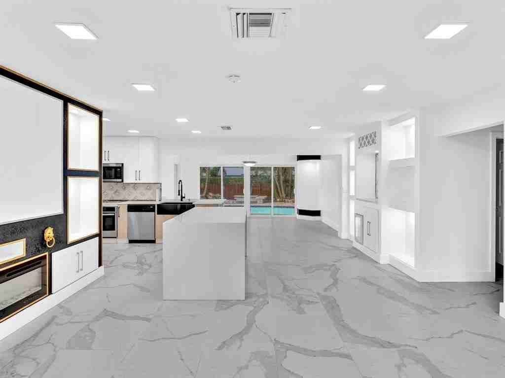 2641 Ne 53rd Ct #2641 - Photo 2 of 8