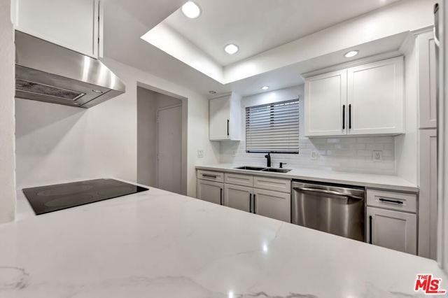 1010 Hammond St #402 - Photo 3 of 8