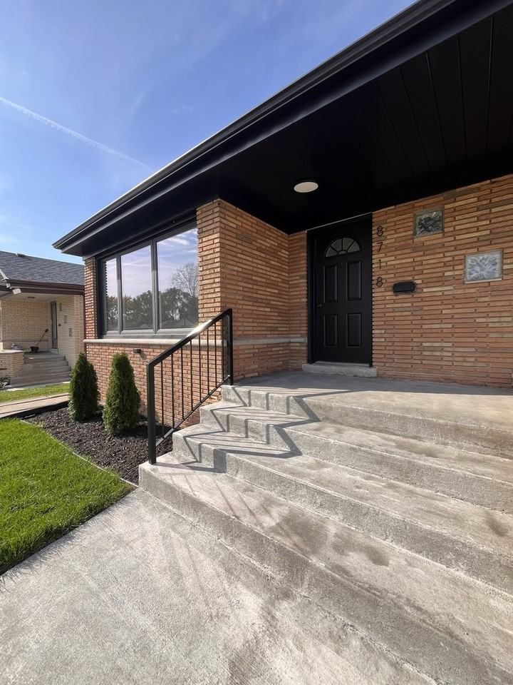 8718 S Troy Ave - Photo 2 of 30