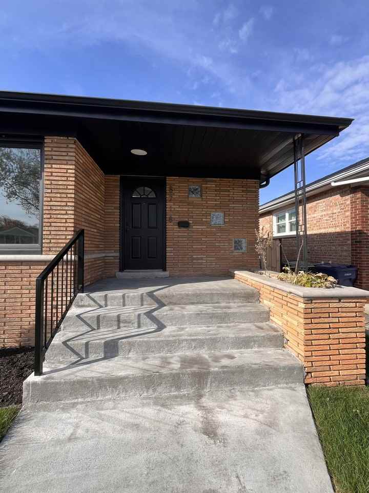 8718 S Troy Ave - Photo 3 of 30