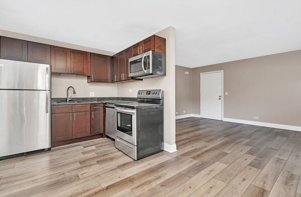 Lakeside Village Apartments - Photo 4 of 50