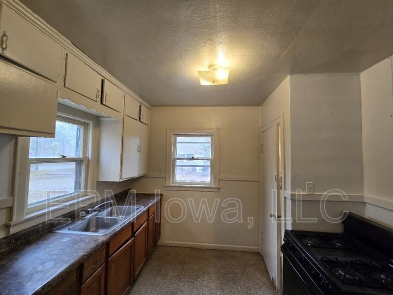 130 Saint Albans St - Photo 2 of 8