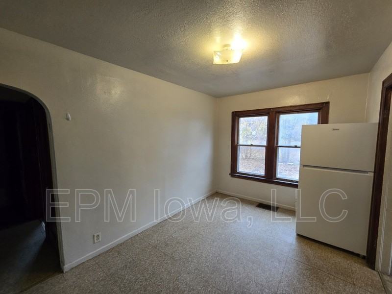 130 Saint Albans St - Photo 3 of 8