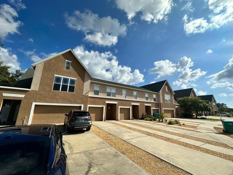 4330 Tyler Cir N - Photo 3 of 44