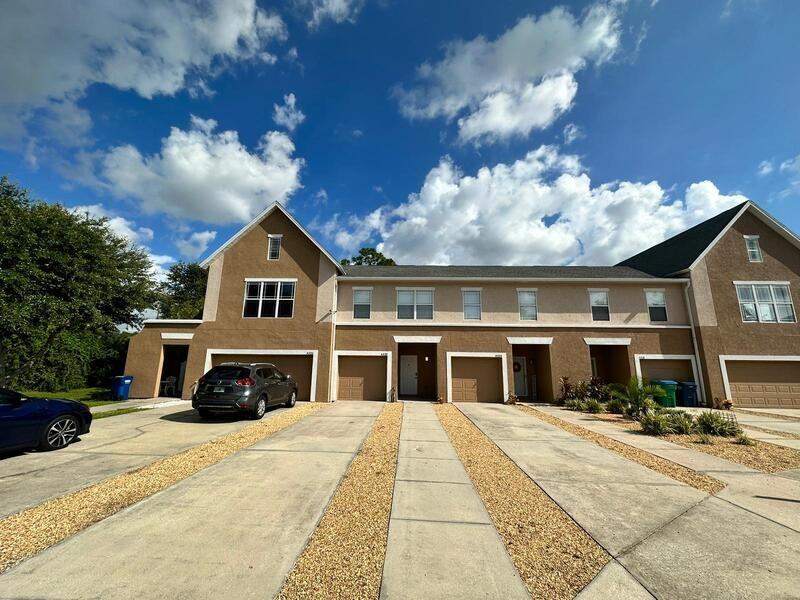 4330 Tyler Cir N - Photo 4 of 44