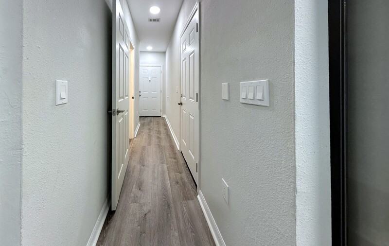 4330 Tyler Cir N - Photo 7 of 44