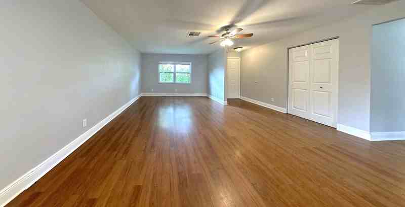 6475 Cedarbrook Dr S - Photo 4 of 43