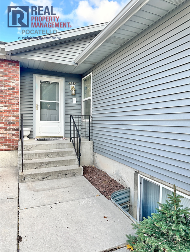 1982 Shetland Ave - Photo 3 of 26