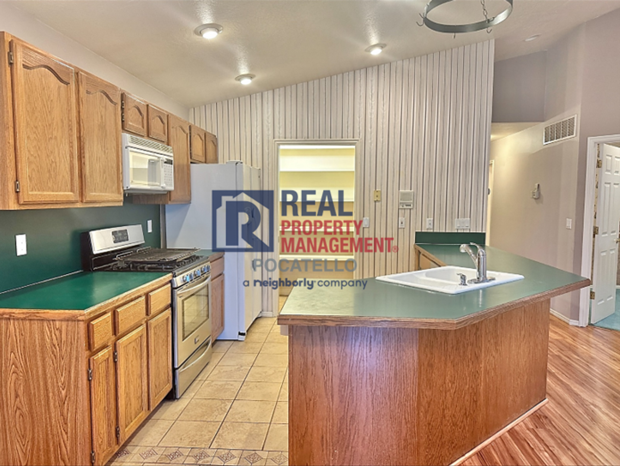 1982 Shetland Ave - Photo 5 of 26