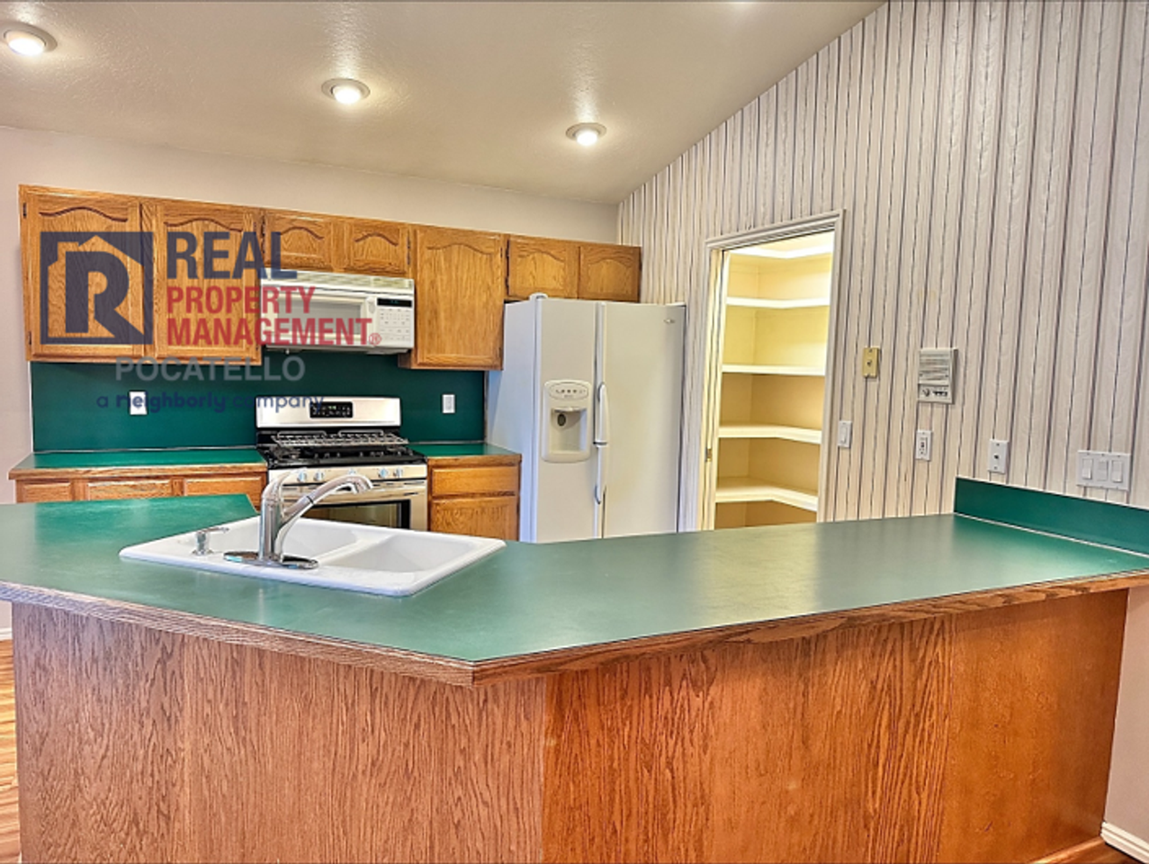 1982 Shetland Ave - Photo 4 of 26