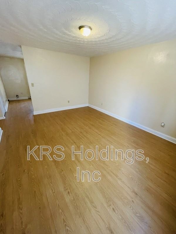 1406 W 27th St #B - Photo 2 of 8