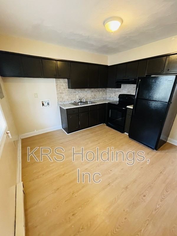 1406 W 27th St #B - Photo 3 of 8