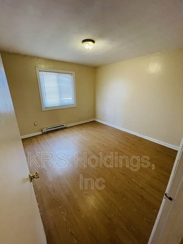 1406 W 27th St #B - Photo 6 of 8
