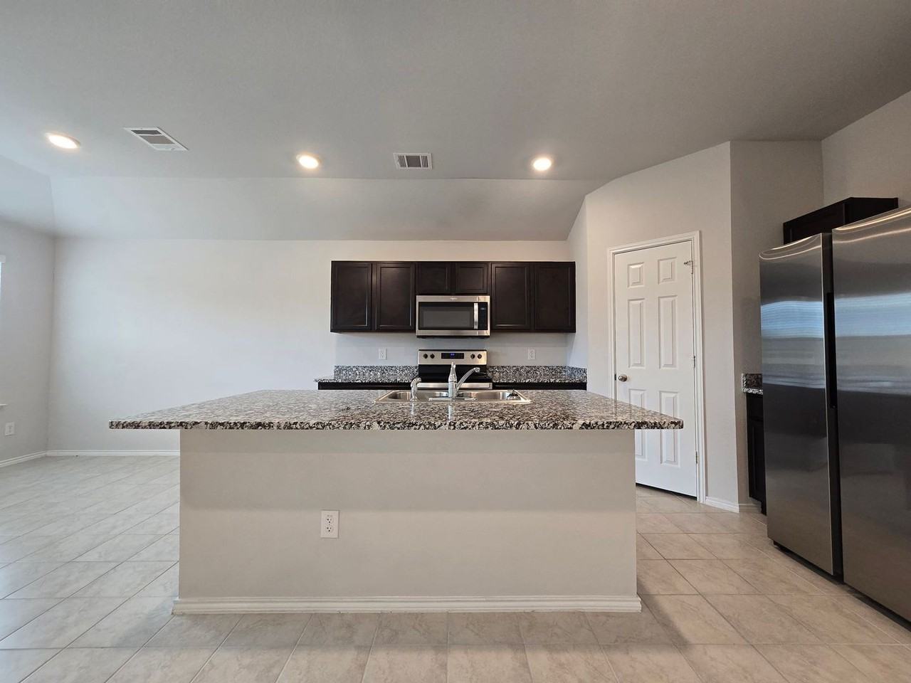 9502 Kensley Rose Dr - Photo 4 of 26