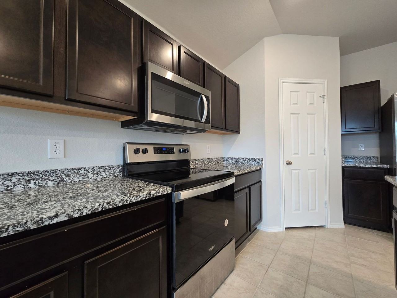 9502 Kensley Rose Dr - Photo 5 of 26