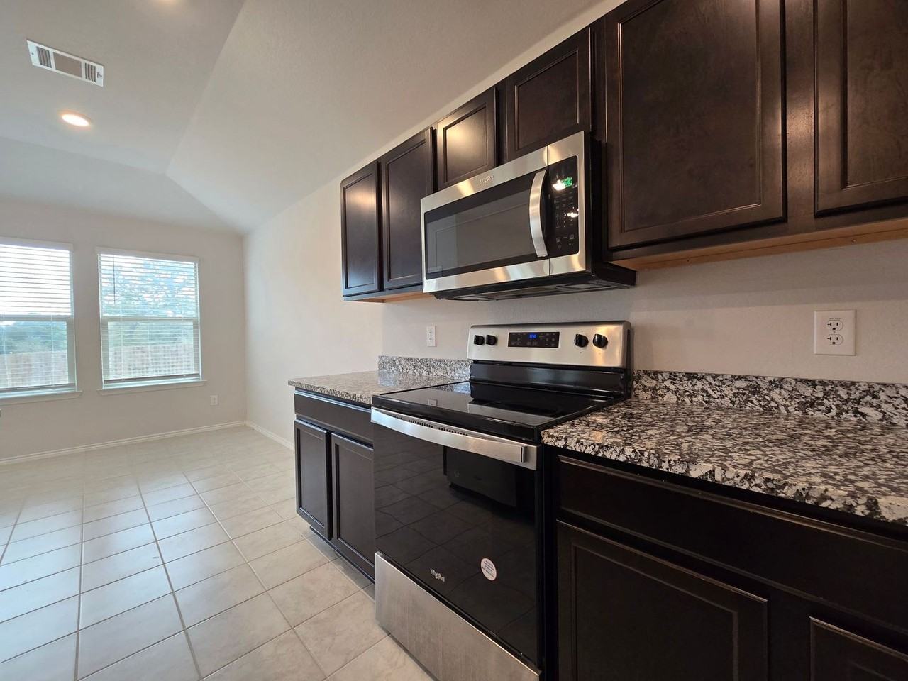 9502 Kensley Rose Dr - Photo 7 of 26