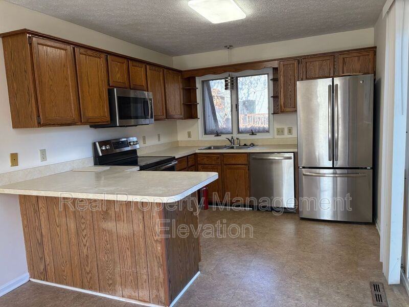 240 Sunset Cir - Photo 2 of 12