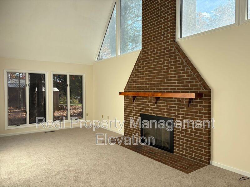 240 Sunset Cir - Photo 3 of 12