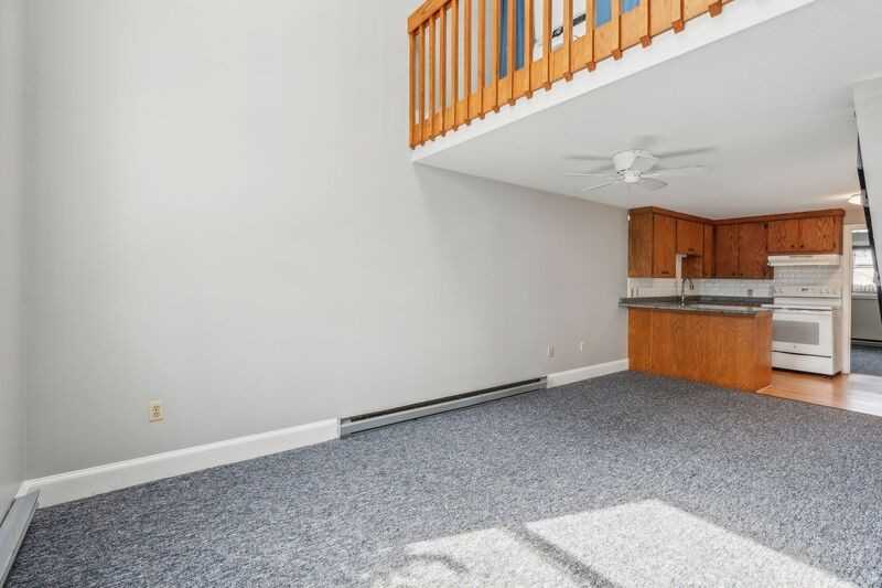 210 Beach St #19 - Photo 3 of 31